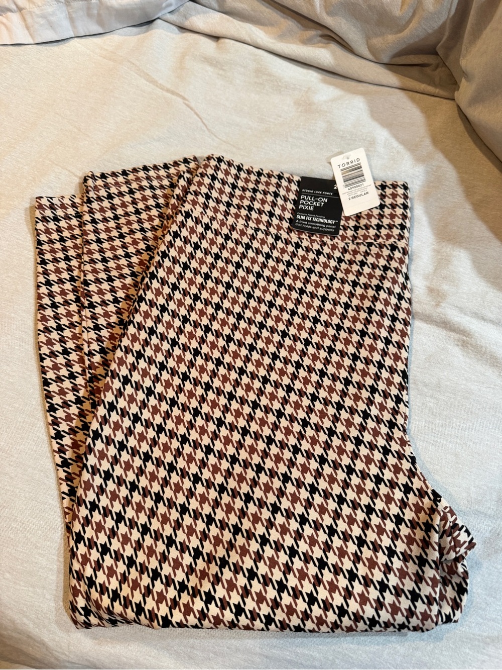 torrid Houndstooth Pull-On Ankle Pants in Black and Brown
